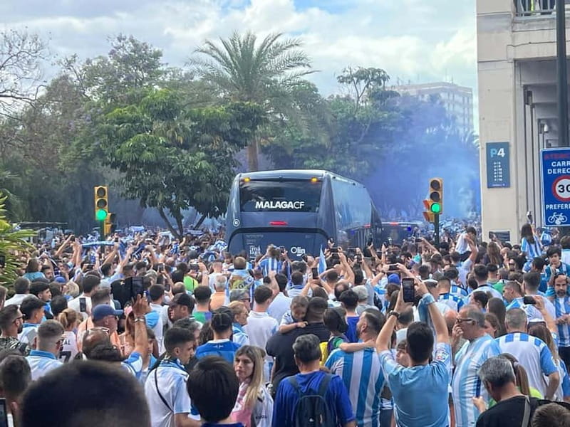 Málaga: Football Match Day Experience - The club shop, photographs, and final drink