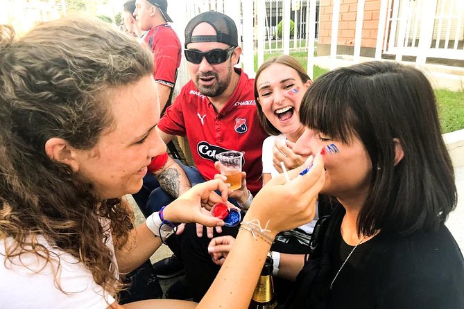 Medellín Football Tour - The pre-match drinks and face paint