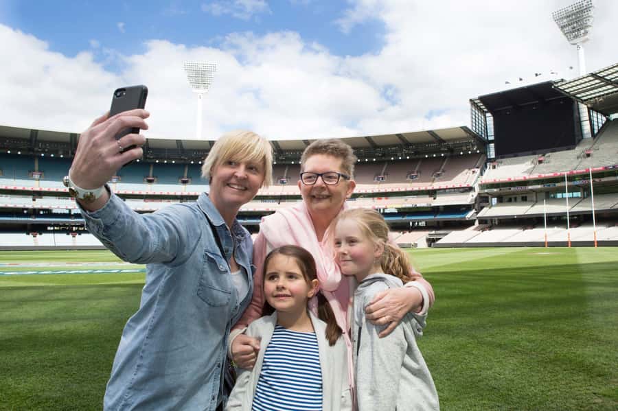 Melbourne: Melbourne Cricket Ground (MCG) Guided Tour - The MCC Long Room and members’ areas