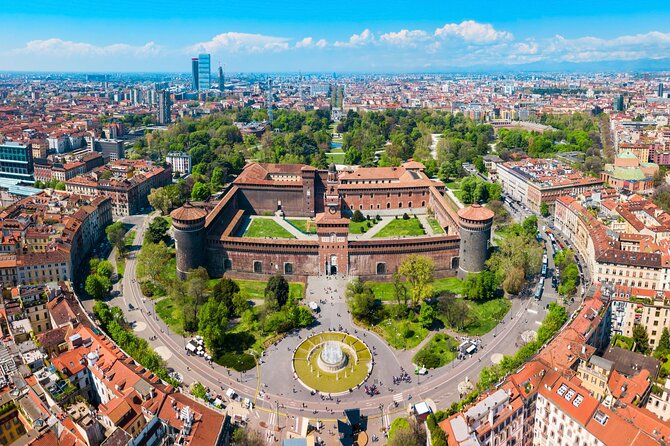 MILAN: Private Golf-Cart Tour - Sforza Castle: a powerful opening view