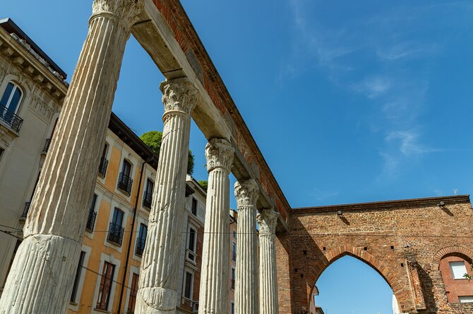 MILAN: Private Golf-Cart Tour - Colonne di San Lorenzo: Roman stone and modern Milanese life