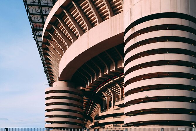 Milan: See a football game in Milan together with locals - Getting to San Siro and preparing for the evening