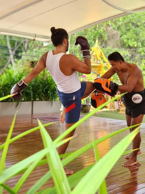 Muay Thai Boxing Class for Beginners - Why pad and mitt work suits first-timers
