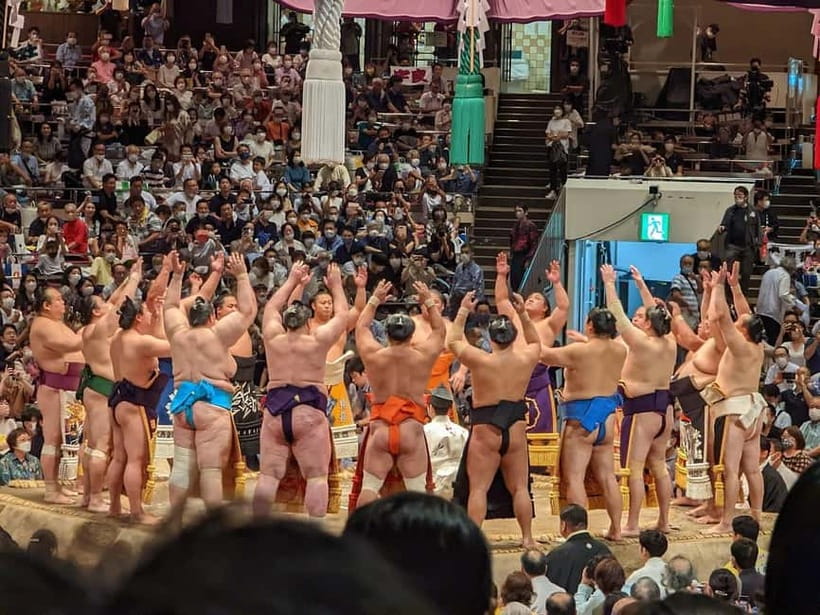 Nagoya: Grand Sumo Tournament Tour - Nagoya Castle gives the day a historical opening