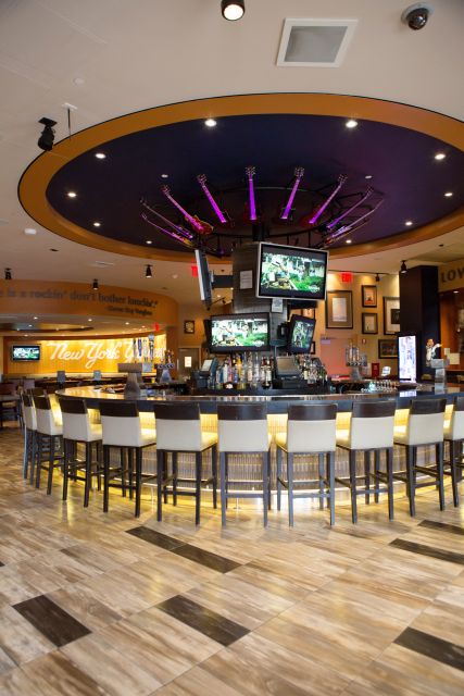 New York: Meal at Hard Rock Cafe Yankee Stadium - Choosing between the Acoustic Rock and Electric Rock menus