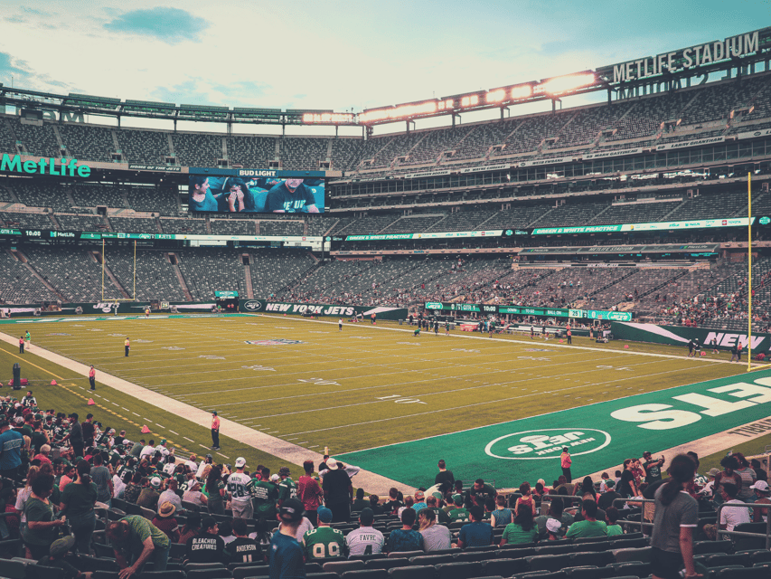 New York: New York Jets Football Game at Metlife Stadium - Food, drinks, and the cashless stadium