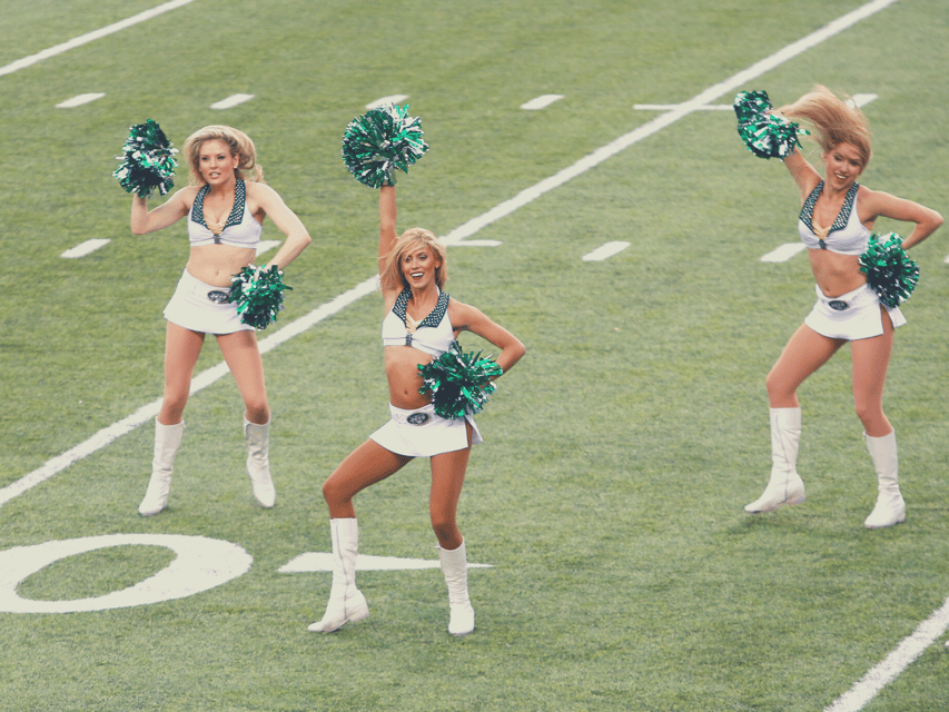 New York: New York Jets Football Game at Metlife Stadium - Crowd size and comfort considerations