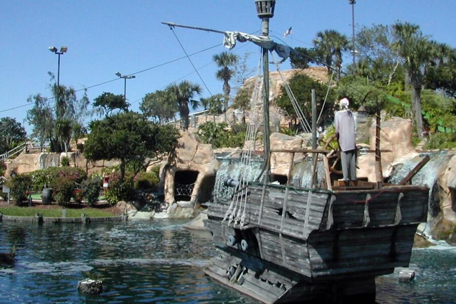 Orlando: Pirate's Cove Adventure Golf Entry Ticket - What happens during the 18-hole round
