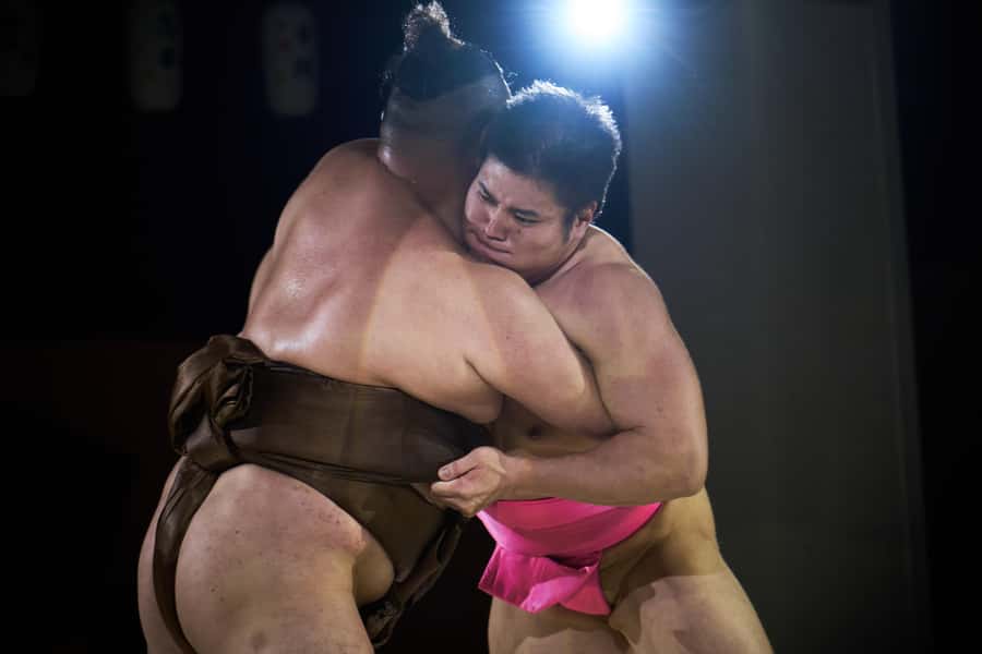 Osaka: Sumo Show & Experience w/ Optional Kimono & Hot Pot - What happens during the audience wrestling session