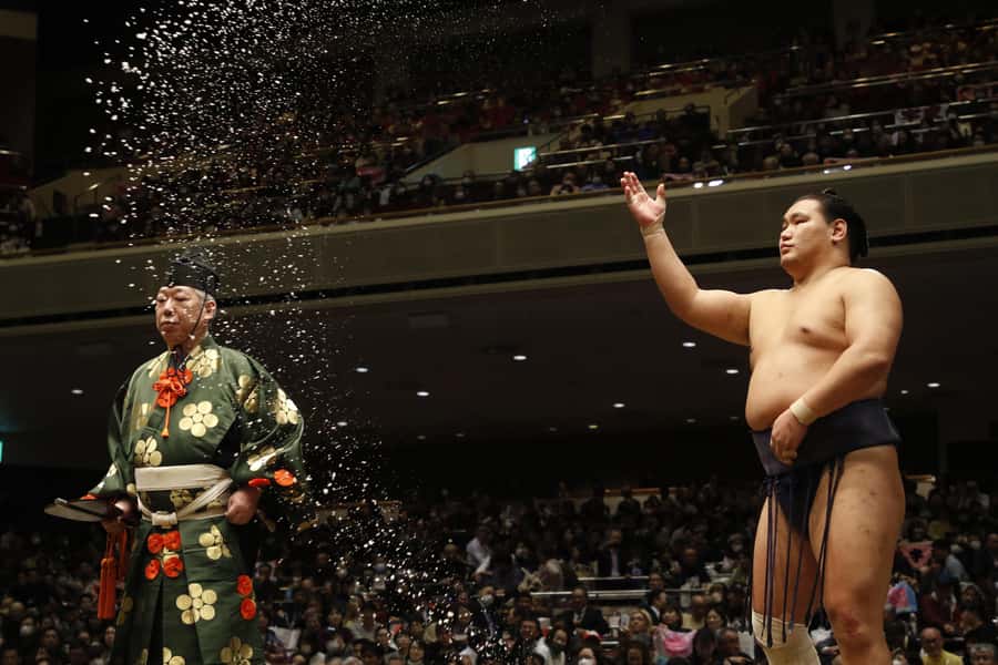 Osaka: Sumo Wrestling Tournament with Chair Seat Tickets - Reading the Action Like a Local Fan