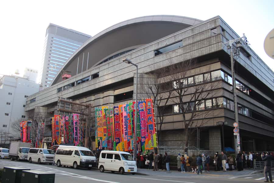 Osaka: Sumo Wrestling Tournament with Chair Seat Tickets - What the Guide Adds to the Matches