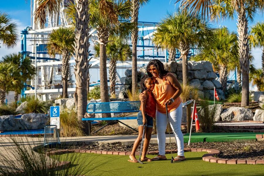 Panama City Beach: SkyWheel Miniature Golf Pass - Playing at your own pace