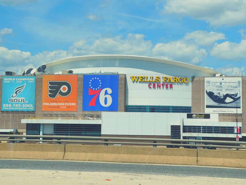 Philadelphia: Philadelphia 76ers Basketball Game Ticket - Arriving at Wells Fargo Center with your phone ticket