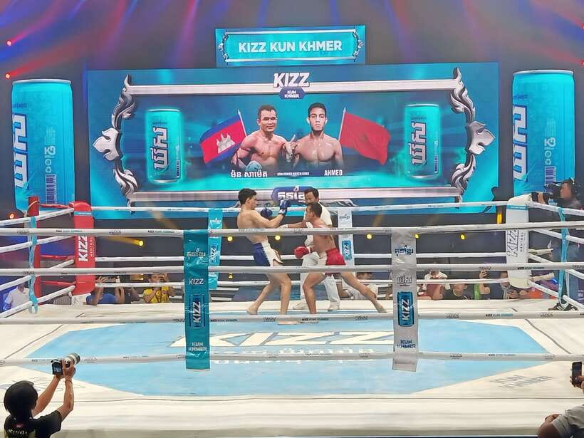 Phnom Penh: Live Khmer Traditional Boxing Tickets - Meeting the boxers and stepping into the ring