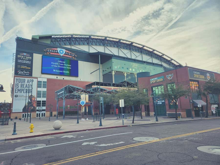 Phoenix: Arizona Diamondbacks Baseball Game Ticket - Getting into Chase Field with your phone