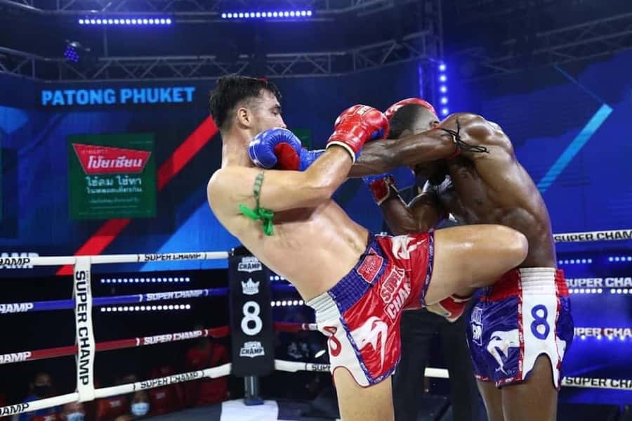 Phuket: Muay Thai Fight at Patong Boxing Stadium - The first bouts set the rhythm