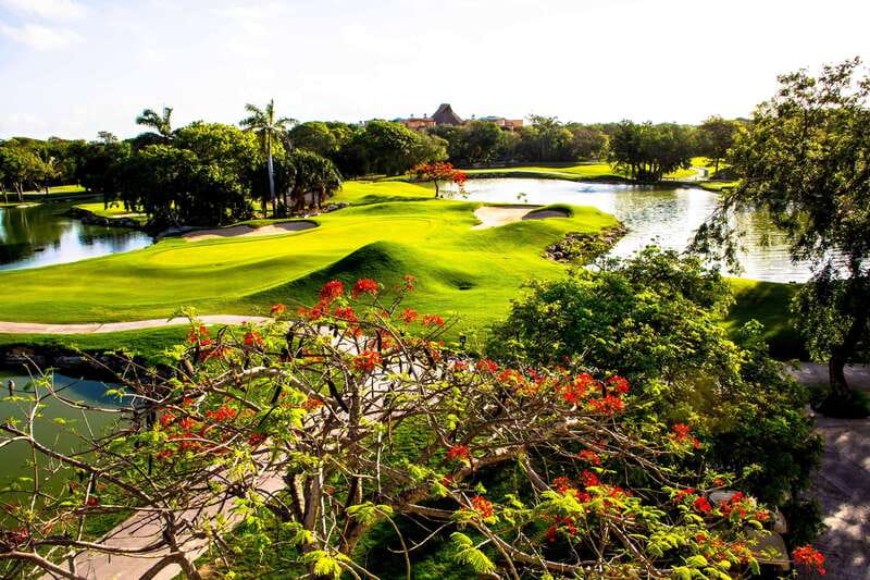 Play Iberostar Cancun Golf Course W/Clubs - Key points at a glance