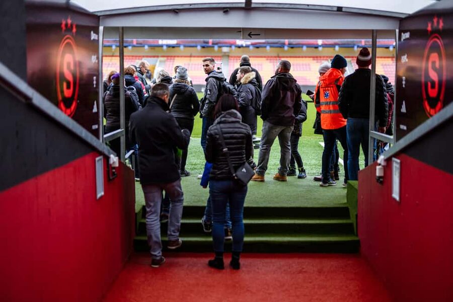Prague: AC Sparta Praha Stadium Tour - Walking through the tunnel and onto the pitch