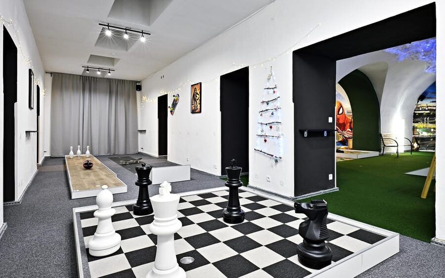 Prague: Mazemania Miniature Golf Experience - Key points at a glance