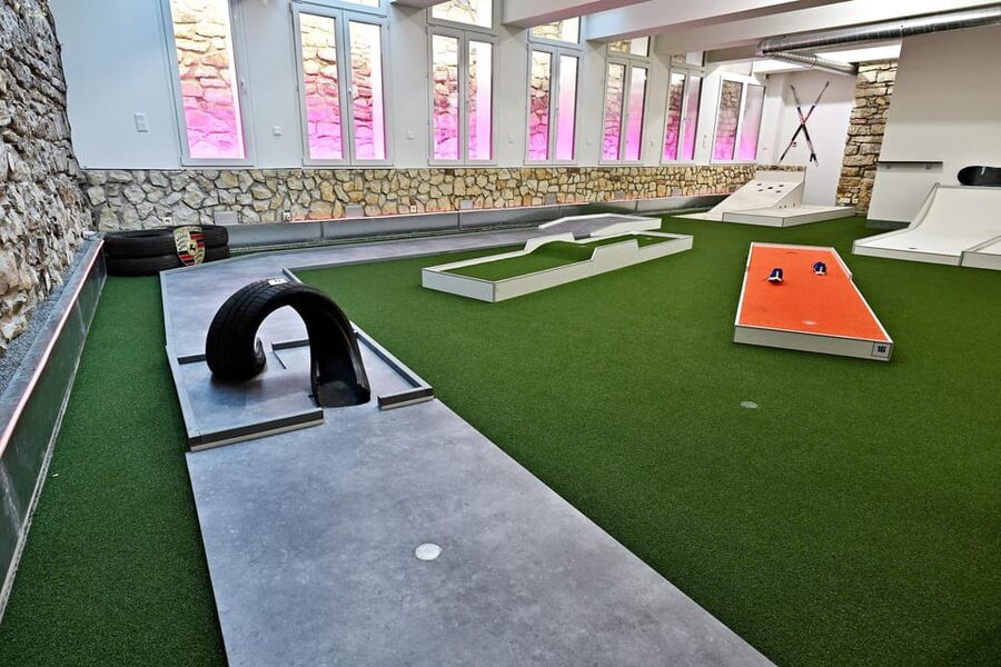 Prague: Mazemania Miniature Golf Experience - Language, booking, and practical details