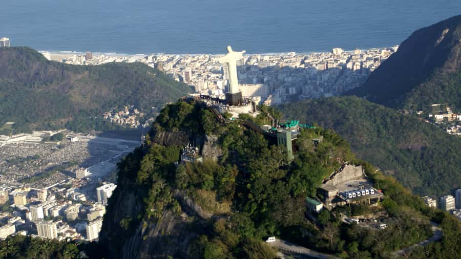 Rio: Maracanã Stadium & Christ the Redeemer by Rack Railway - Guides, languages, and commentary