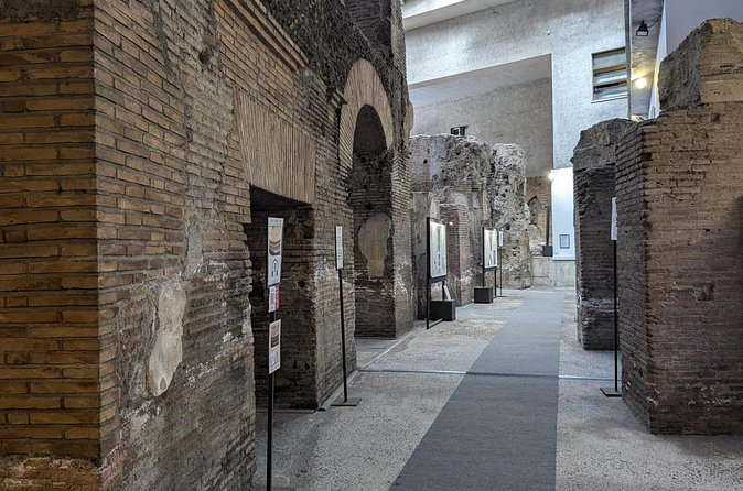 Rome: Navona Underground and Domitian Stadium Guided Tour - Going below the square to the Stadium of Domitian