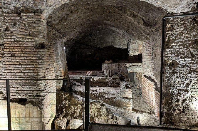 Rome: Navona Underground and Domitian Stadium Guided Tour - Small groups and the guide’s role