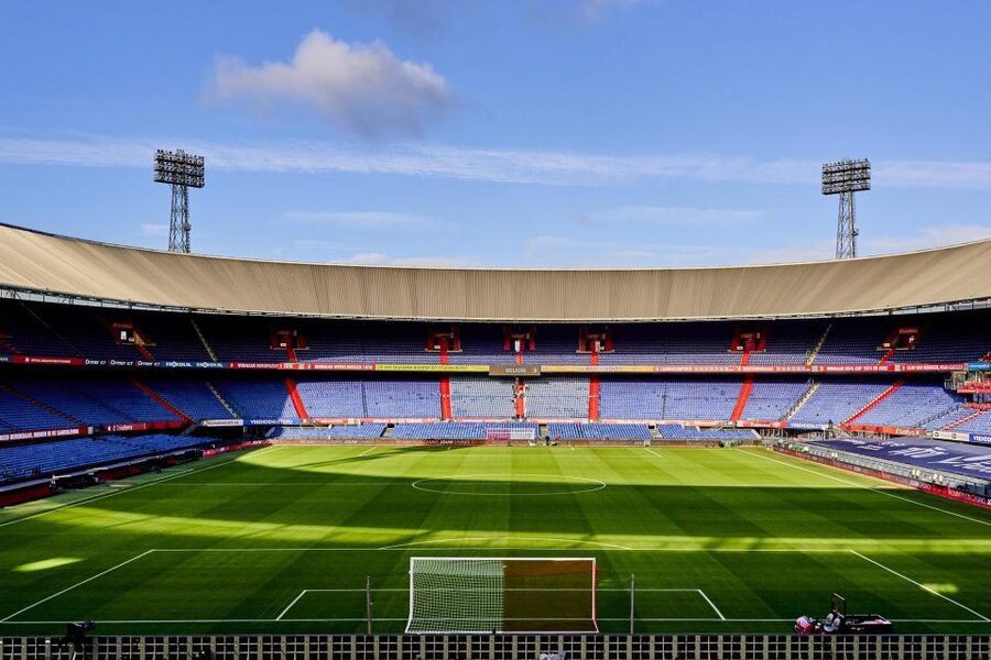 Rotterdam: Feyenoord 'De Kuip' Stadium Tour - Pitchside views and the famous green grass