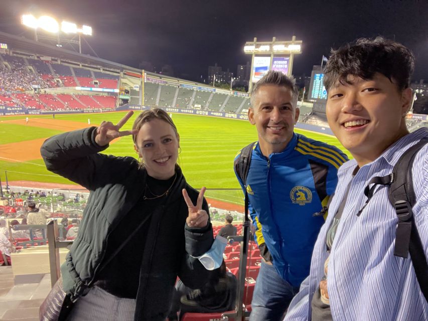 Seoul: Jamsil Baseball Stadium Game Ticket with Dinner& Beer - The Korean cheering routine