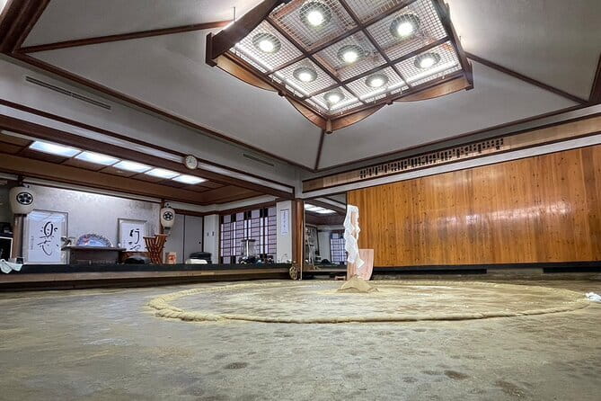 Sumo Practice Viewing Guided Tour and Photo with Sumo Wrestlers - Practical comfort and what to bring