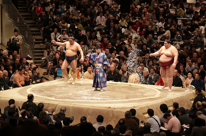 Sumo Tournament Experience in Osaka - Adding chanko nabe after the tournament