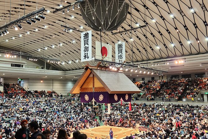 Sumo Wrestling Tournament Chair Seats & Expert Guide | Osaka Mar - A private group, but not a fully private schedule