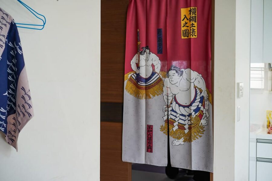Tokyo: Authentic Sumo Wrestling Experience with Lunch - Morning practice from the front row