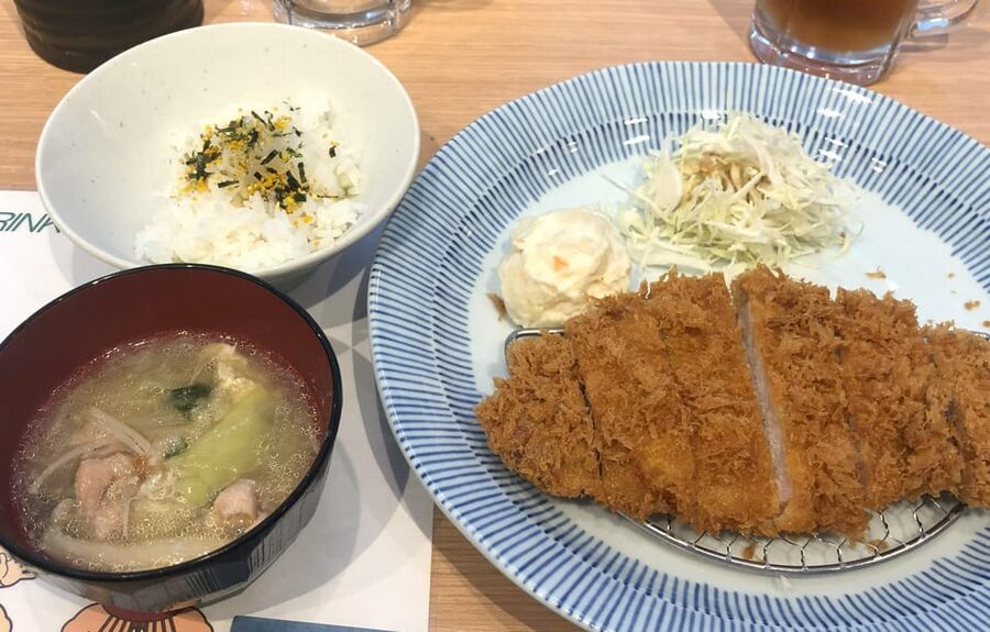 Tokyo: Challenge Sumo Wrestlers and Enjoy Meal - Why this works when a sumo stable is not an option
