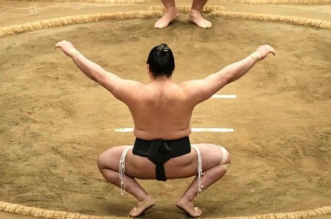 Tokyo Shinjuku Sumo Show and Experience with Drinks and Photo - The Sumo Challenge puts you in the ring