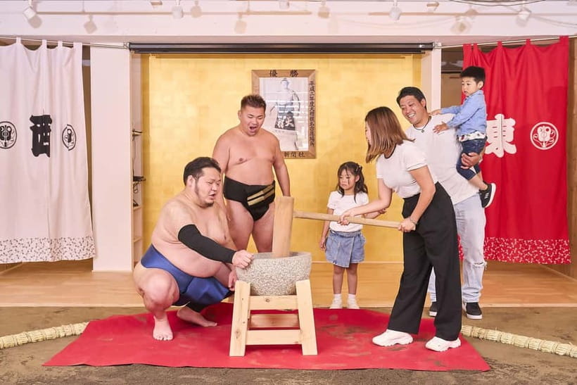 Tokyo Sumo Experience: Chanko & Mochi with a Former Pro - Your turn on the dohyo