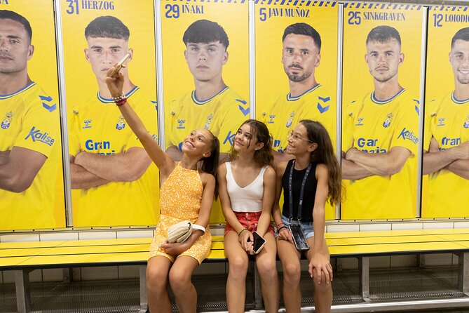 Tour UD Las Palmas Gran Canaria Stadium - The player route: changing rooms, tunnel, and pitch
