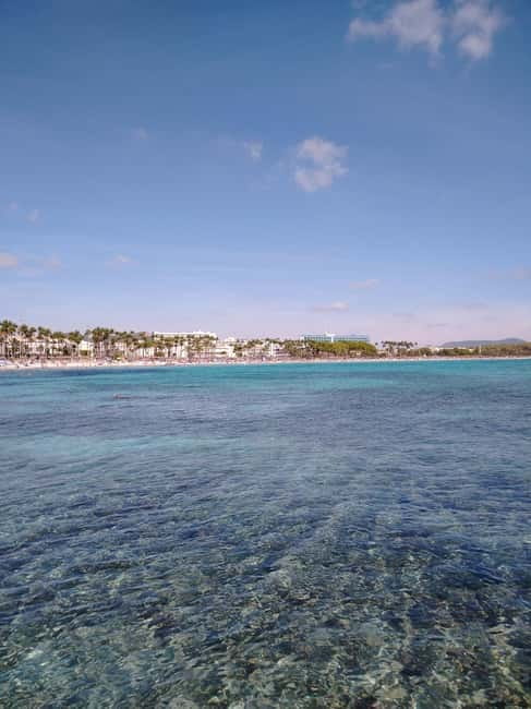 Travel and play tennis in Mallorca - A one-hour tennis lesson for mixed abilities