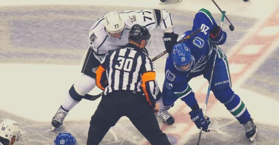Vancouver: Vancouver Canucks Ice Hockey Game Ticket - Arriving at Rogers Arena with a phone ticket