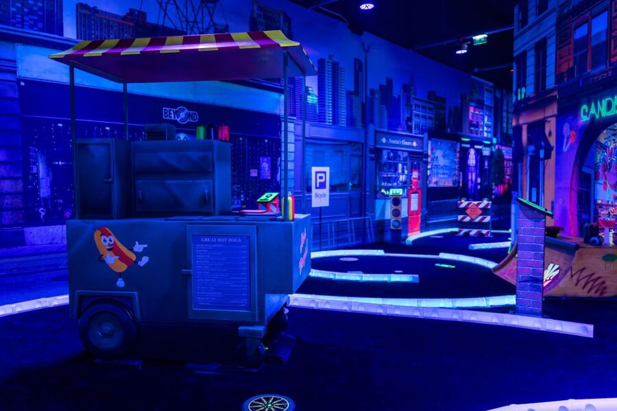 Woop! Glow Golf: Maribor - Entering Maribor’s neon mini-golf world
