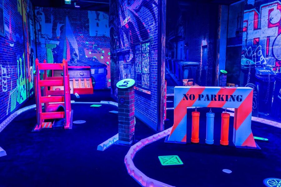 Woop! Glow Golf: Maribor - The mood: playful rather than serious