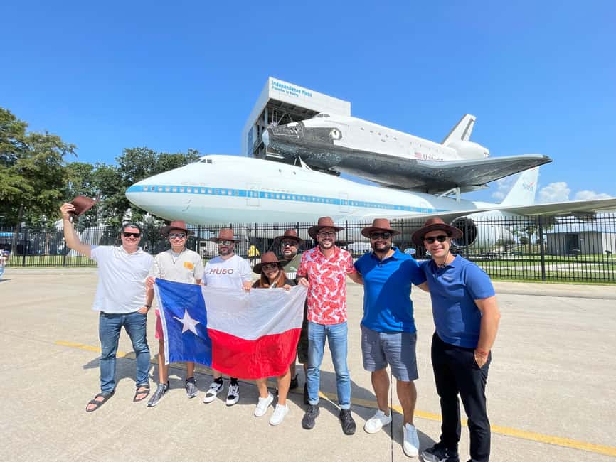 World Cup: Houston NASA Spanish Tour Guide & Driving Tour - Saturn V, Apollo, and the Hardware of Space Travel